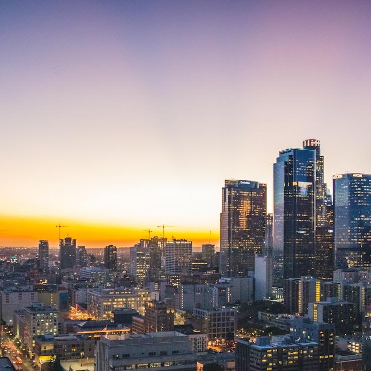 Parents evaluating schools in Portugal